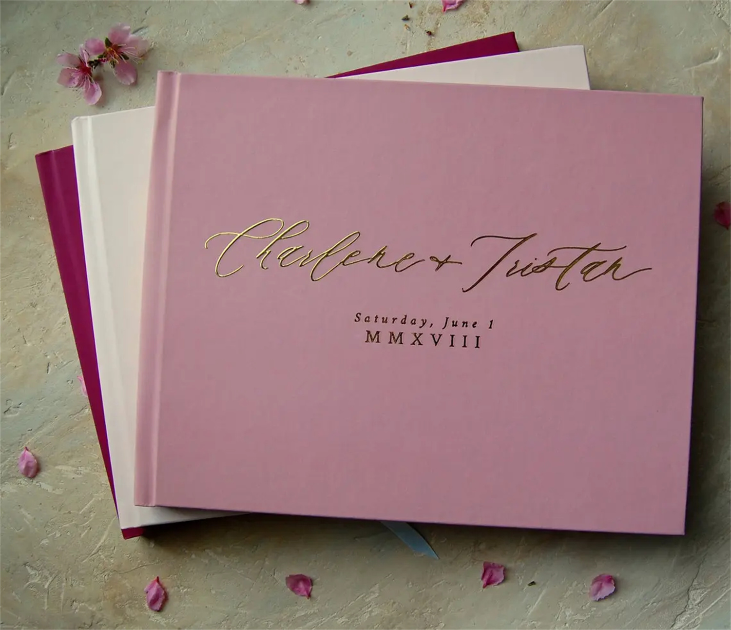 Custom Gold Foil Two Font Typo - Personalized Guest Book recension och pris
